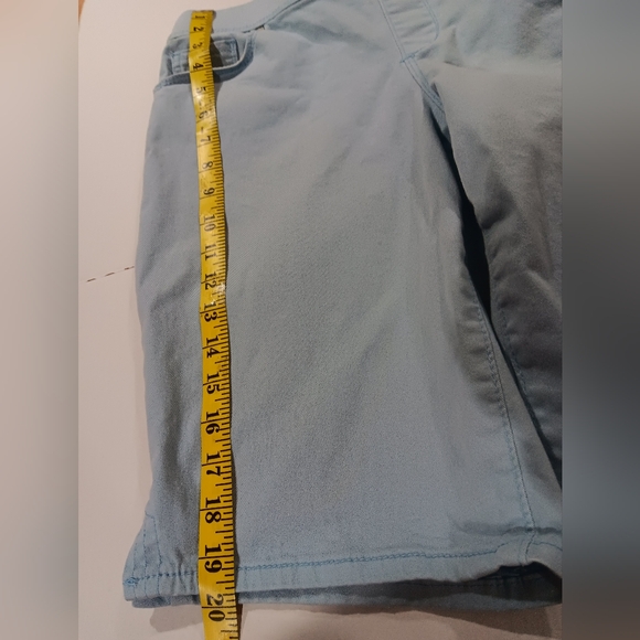 Gloria Vanderbilt Women's (Size 8) Pale Sky Pull-On Denim Bermuda Shorts - Picture 7 of 9